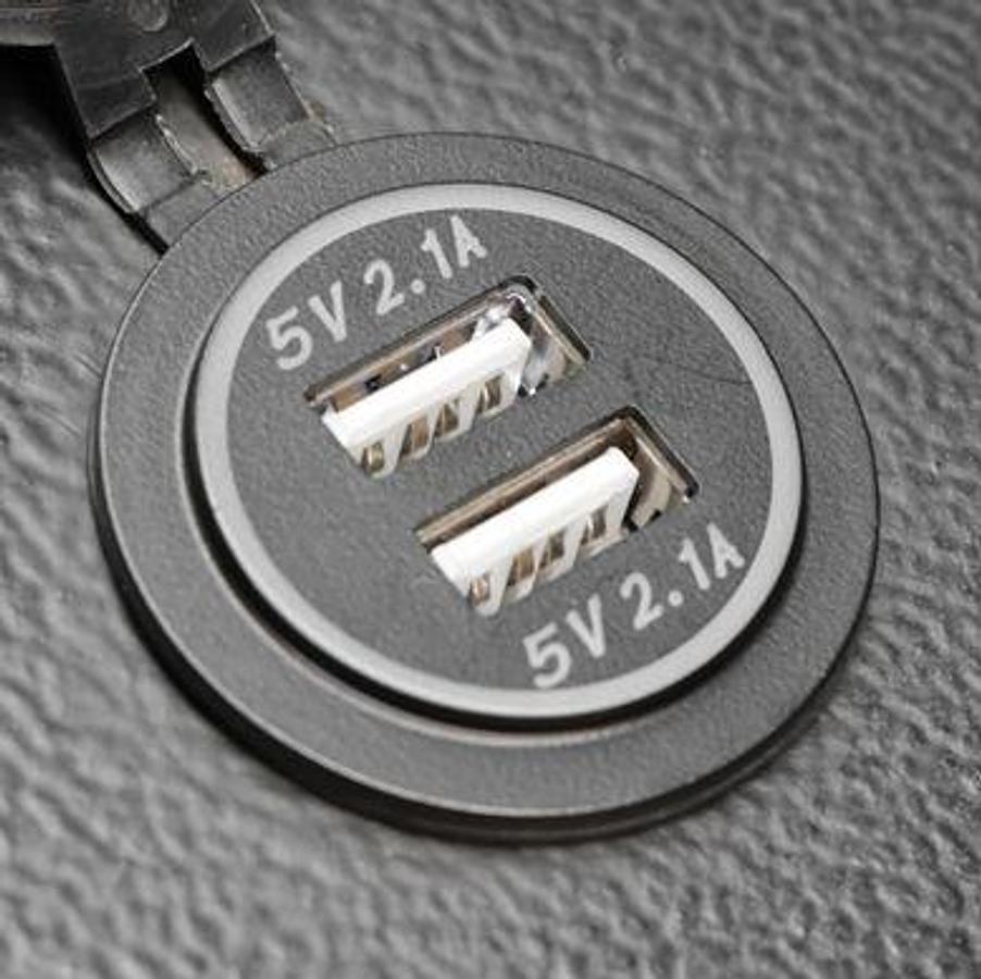 Lithium sit-down - Tow tractor - High capacity - Tight turning radius.