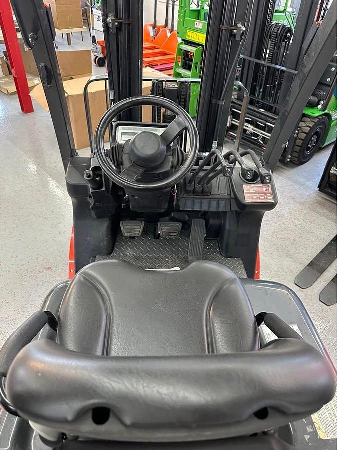 Used UNICARRIER 3,500lbs capacity Pneumatic Tire NON Marking MP1FA18LV