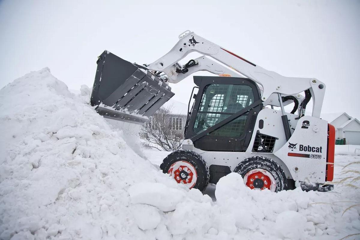 1,900-2,000 lb. Skid Steer