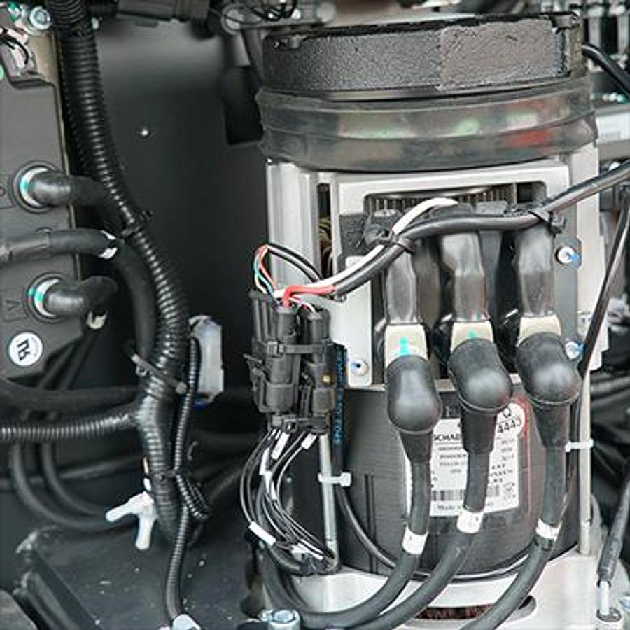 Electric counterweight stacker - Heavy-duty - Superior performance.