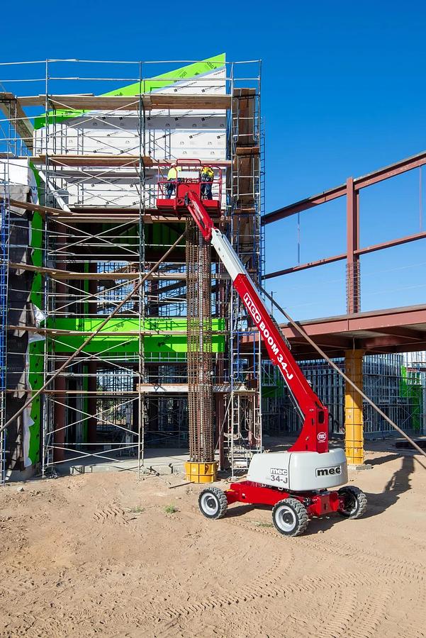 34 ft. Telescopic Boom Lift, Diesel