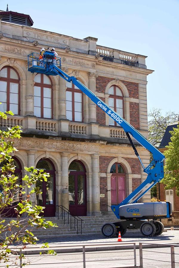 60-61 ft. Telescopic Boom Lift, Electric