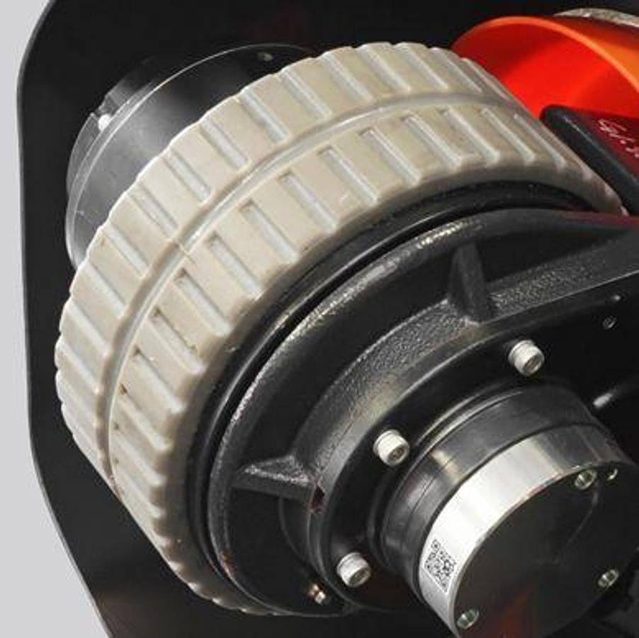 Lithium-ion powered electric pallet jack - Compact - Tight turning.