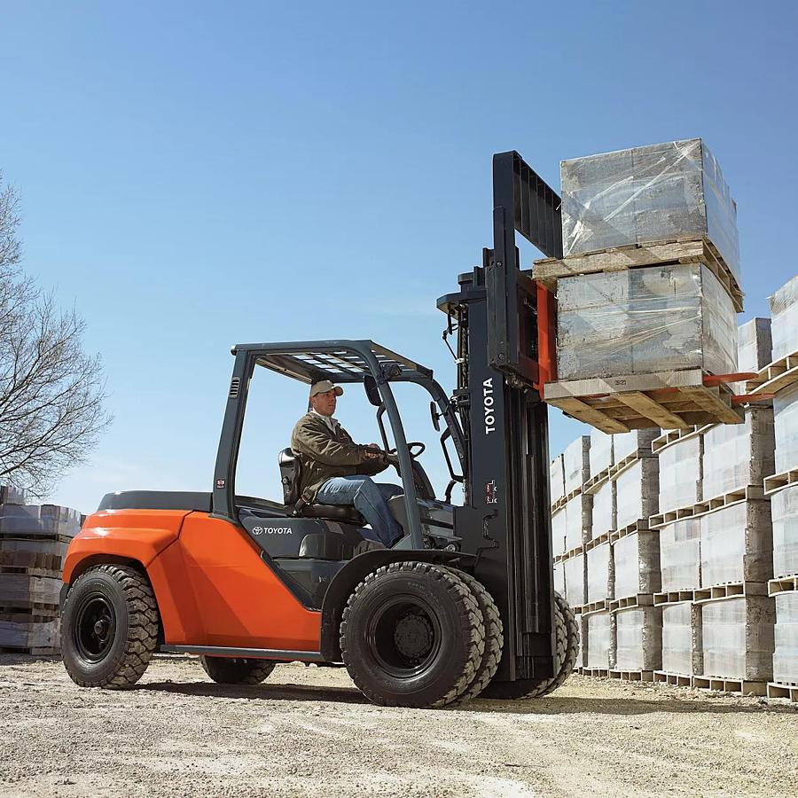 12,500lb. Gas/LP Warehouse Forklift, Pneumatic Tires