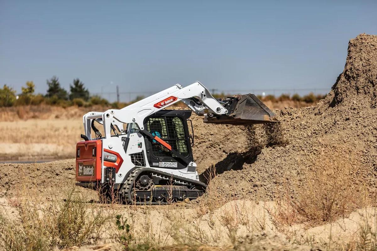 2,100-2,200 lb. Compact Track Loader