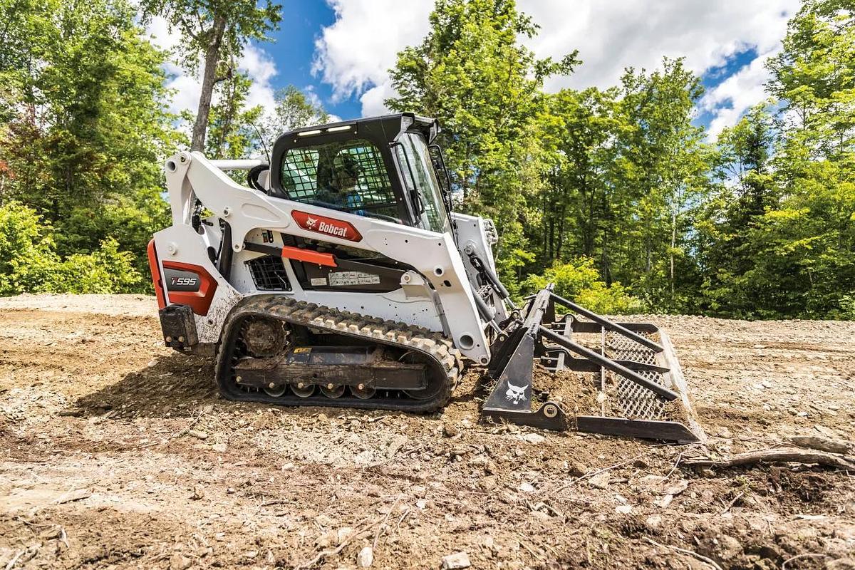 2,100-2,200 lb. Compact Track Loader
