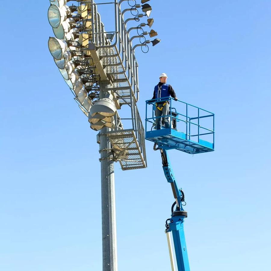 180-185 ft. Telescopic Boom Lift, Diesel