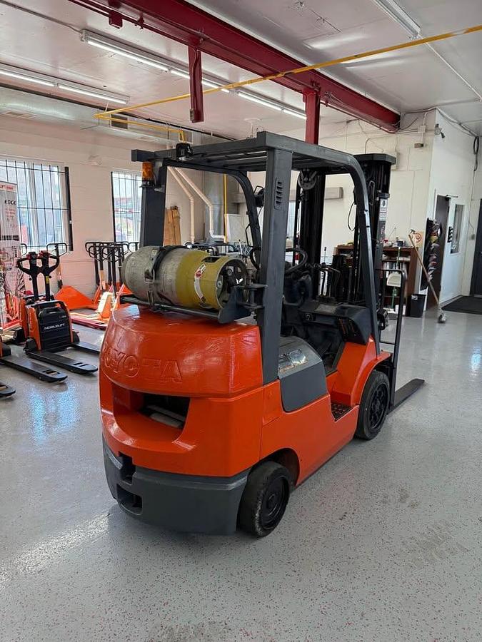 Used Toyota 5,000lbs capacity cushion forklift 7FGCU25