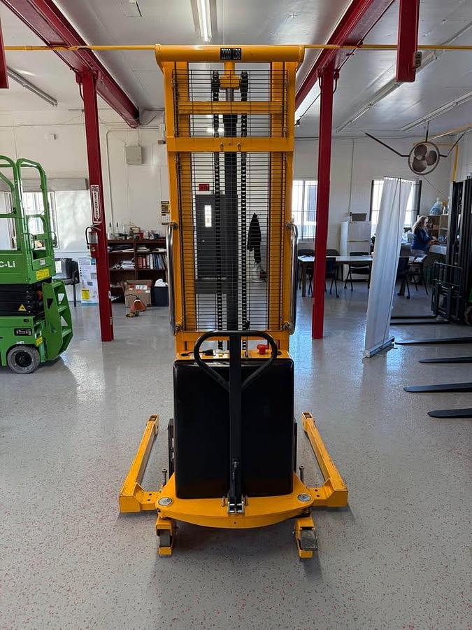 Used Like new ULINE Semi electric 2,200lbs capacity straddle stacker