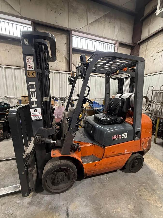 Used HELI 5,000 lb LPG Forklift – Nissan K21 Engine – Side Shift