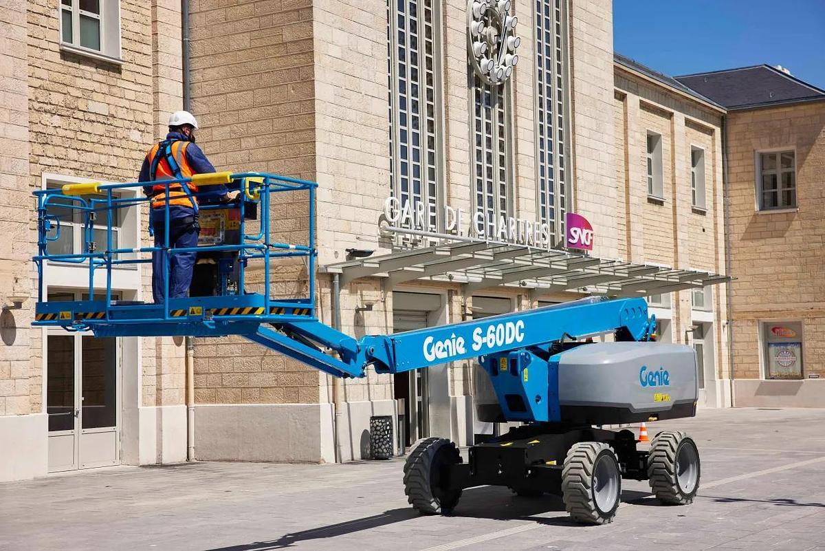 60-61 ft. Telescopic Boom Lift, Electric