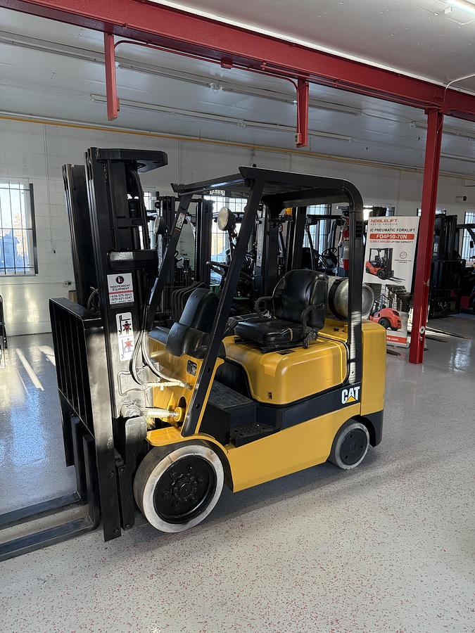 Used CATERPILLAR 5,000lbs Capacity Forklift GC25K