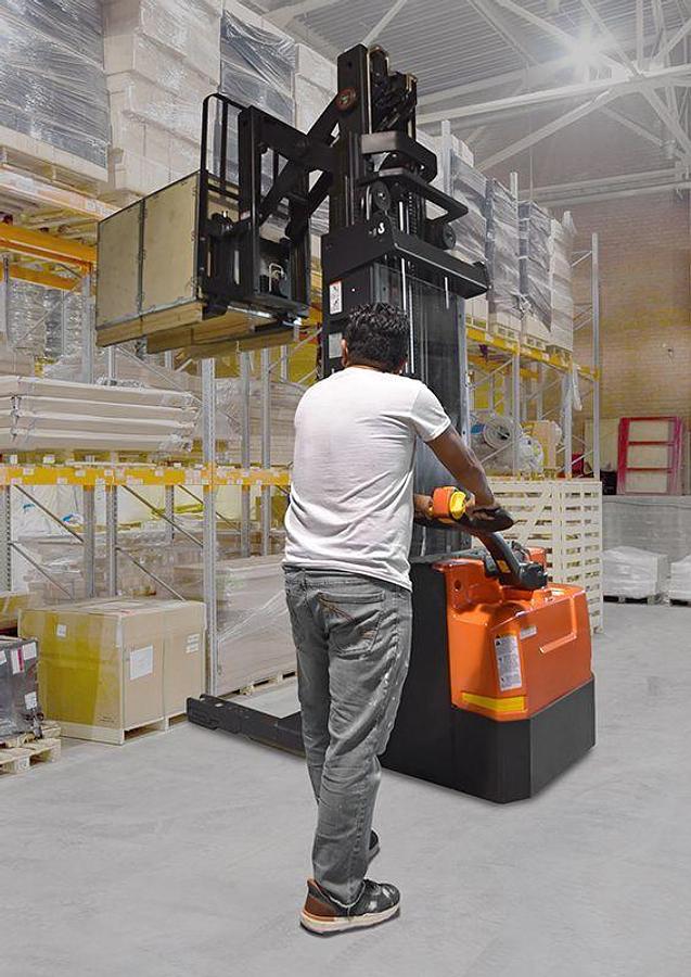 Lithium-ion PSR30 - Walkie Reach Truck - Versatility of two trucks in one.