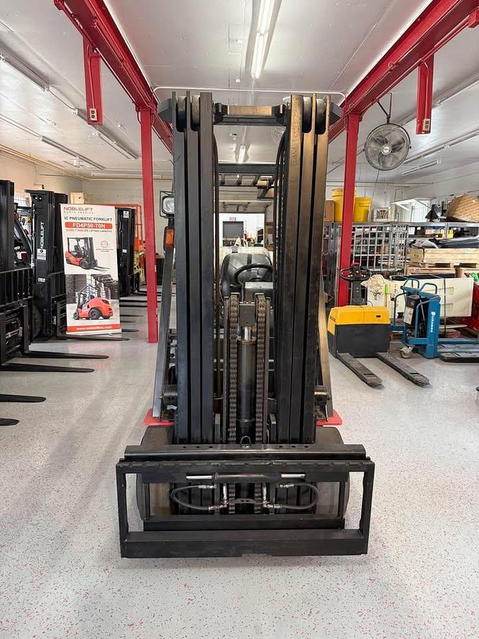 Used Nissan 8,000lbs Capacity cushion tire forklift MCUG1F2F36DV