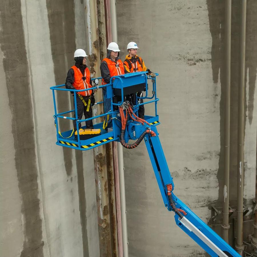 125 ft. Telescopic Boom Lift, Diesel