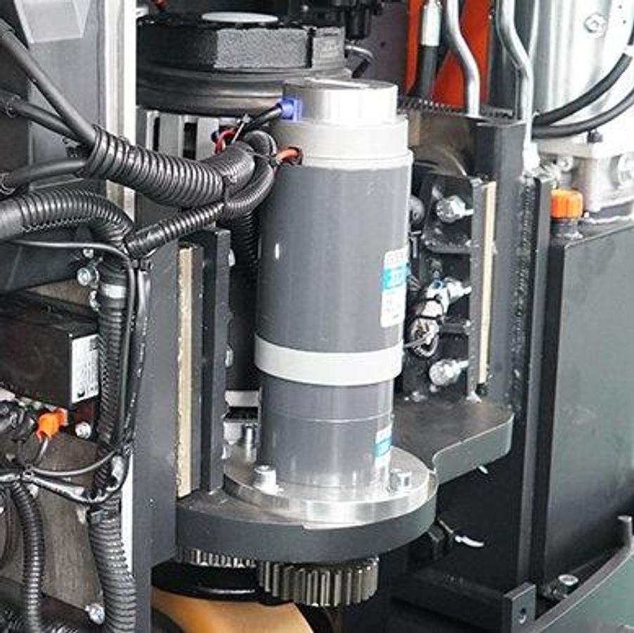 Electric mast reach counter balance stacker - Heavy-duty - Highly productive.