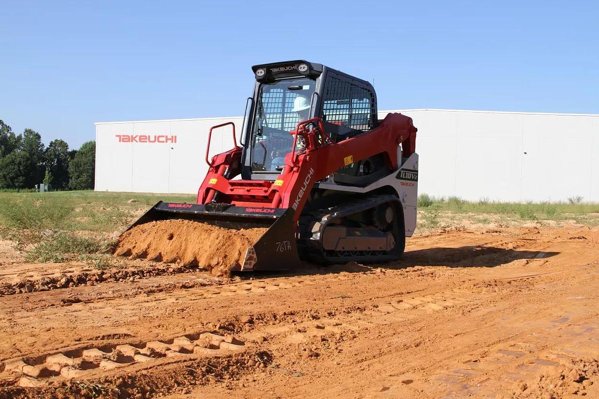 2,400-2,500 lb. Compact Track Loader