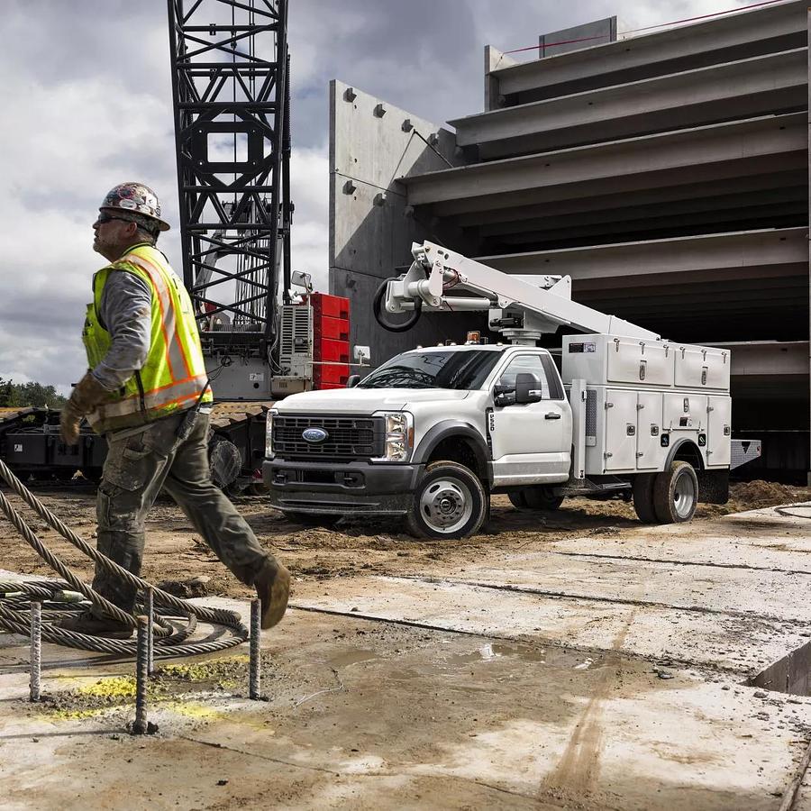 41-45 ft. Bucket Truck, Material Handling, 2WD