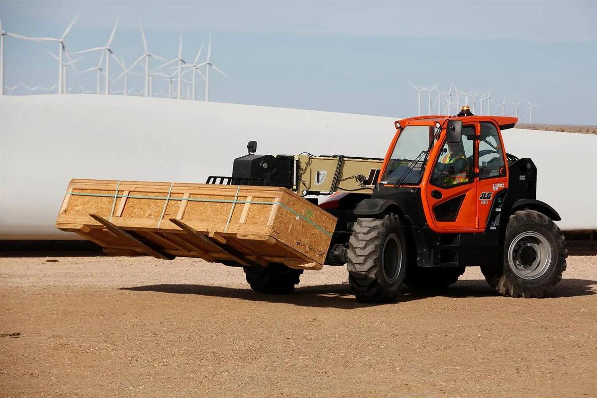 17,000lb. Telehandler, 31 ft., Variable Reach