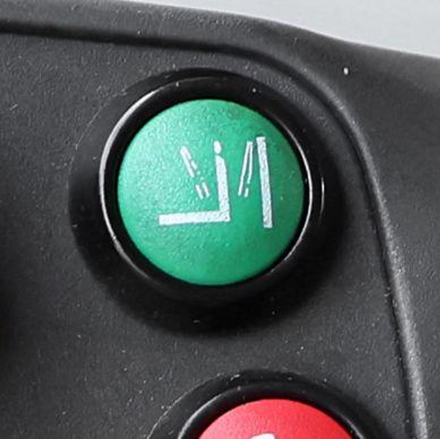 Lithium stand-up counterbalance forklift  - High maneuverability - High productivity.