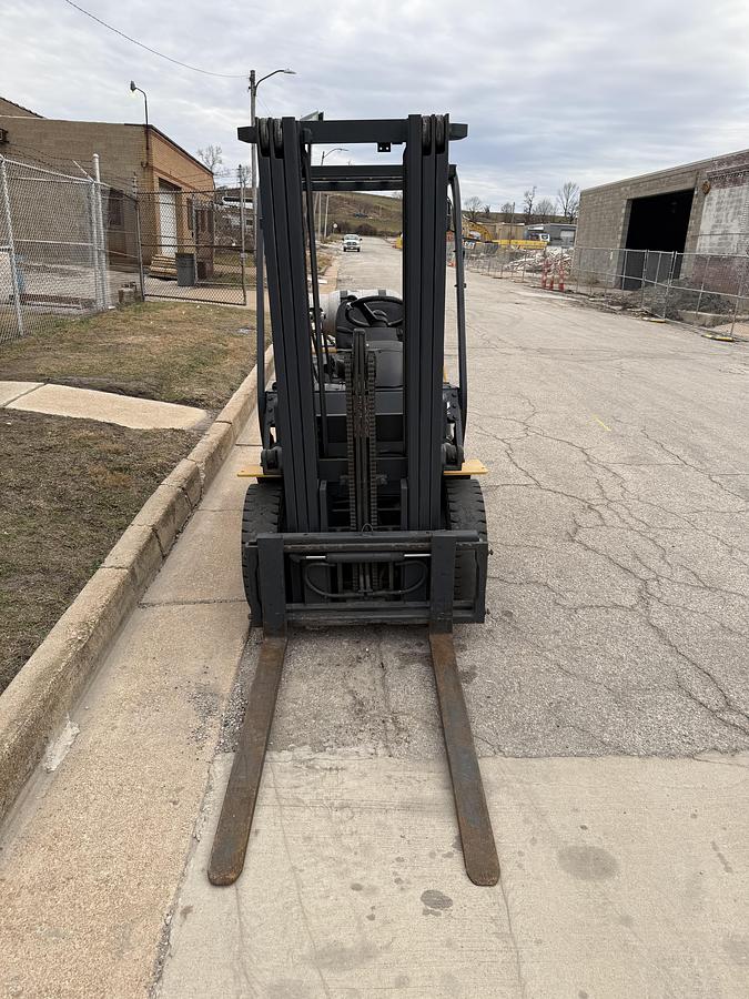 Used KOMATSU 5,000lbs capacity solid pneumatic tire ForkliftFG25T-14