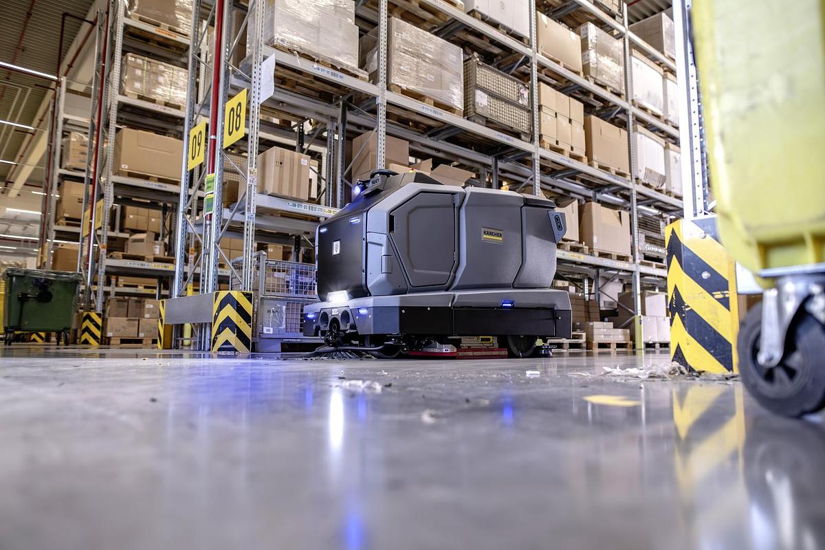 KIRA BR 200 Autonomous Floor Scrubber