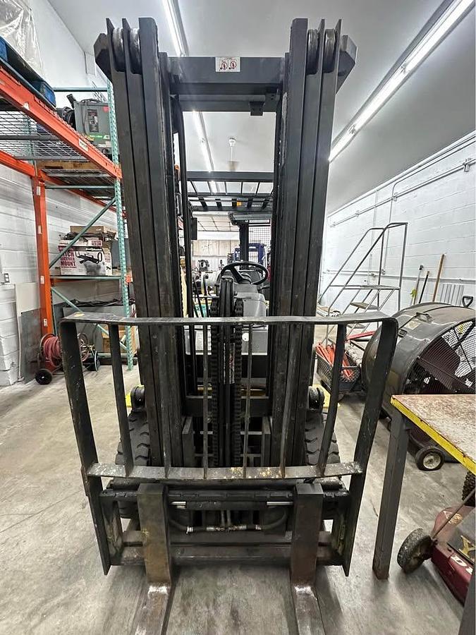 Used KOMATSU 5,000lbs capacity solid pneumatic tire ForkliftFG25T-14