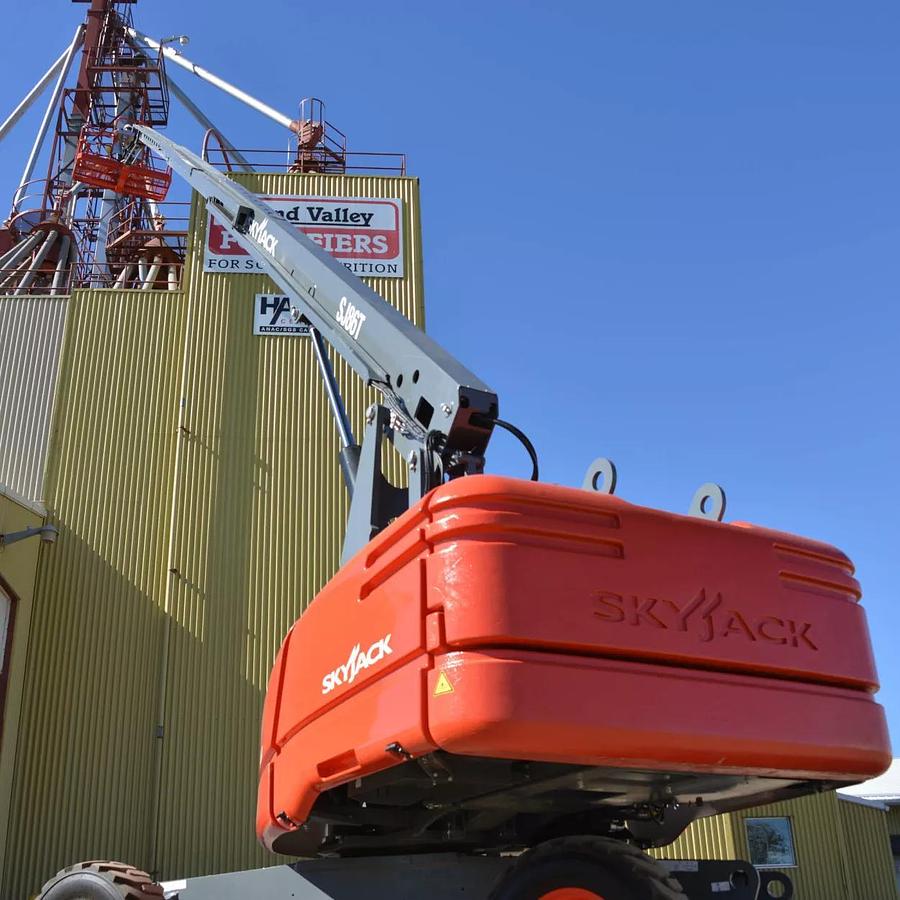 84-86 ft. Telescopic Boom Lift, Diesel or Gas/LP