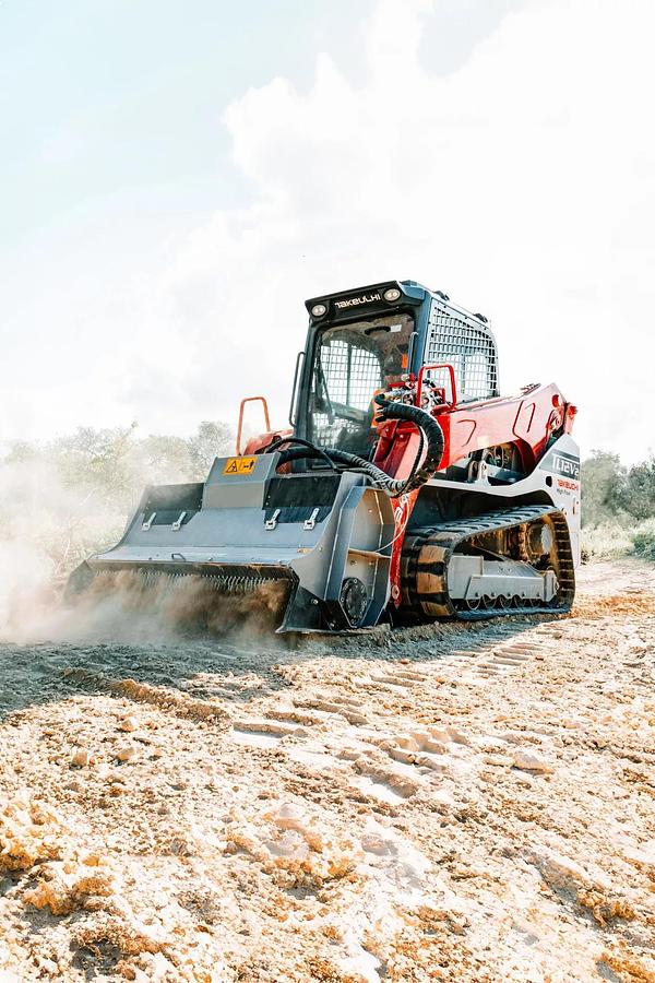 2,900 lb. Compact Track Loader, High Flow