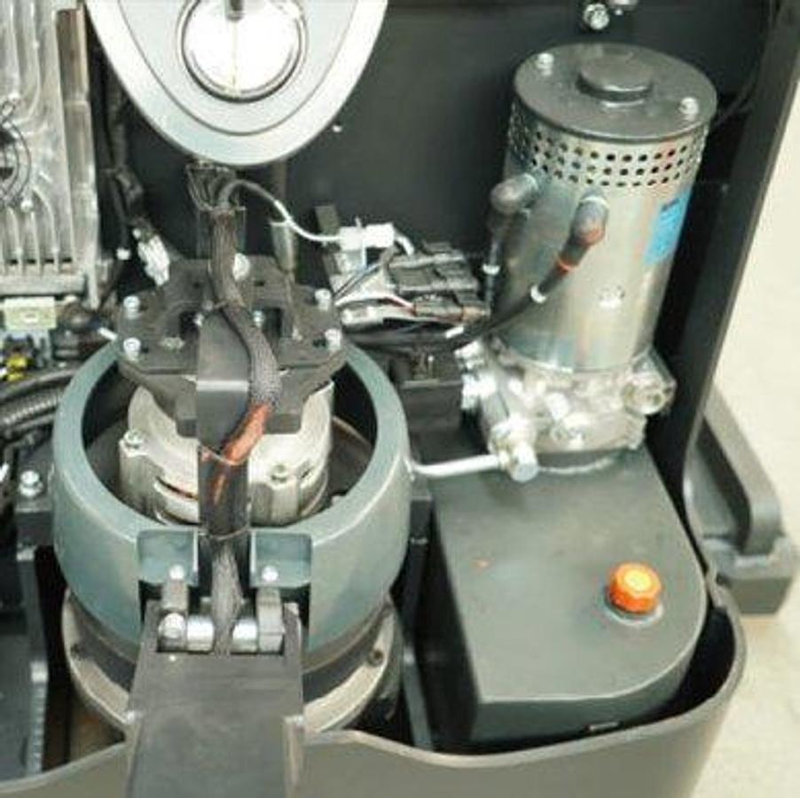 Professional electric walkie straddle stacker - Heavy-duty - High productivity.