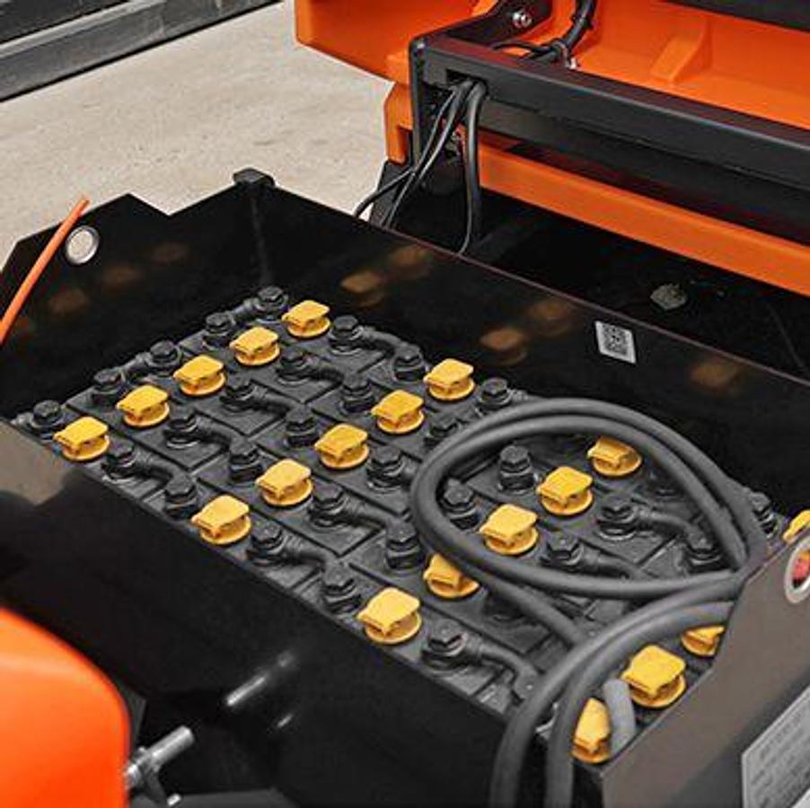 Lithium sit-down - Tow tractor - High capacity - Tight turning radius.