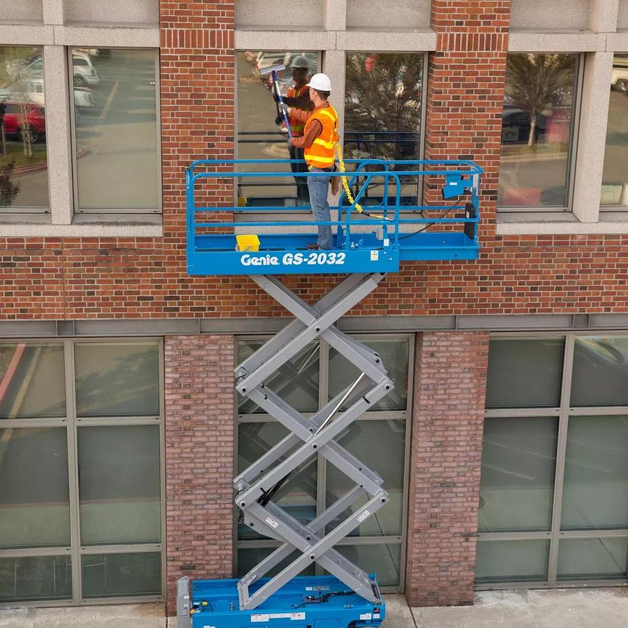 20-21 ft. Scissor Lift, Electric, Narrow