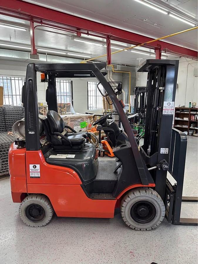 Used UNICARRIER 3,500lbs capacity Pneumatic Tire NON Marking MP1FA18LV