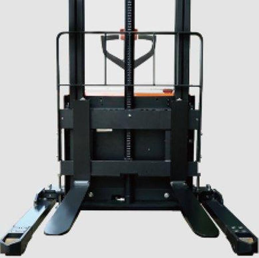 Lithium-ion powered walkie straddle stacker - Light-duty - High productivity.