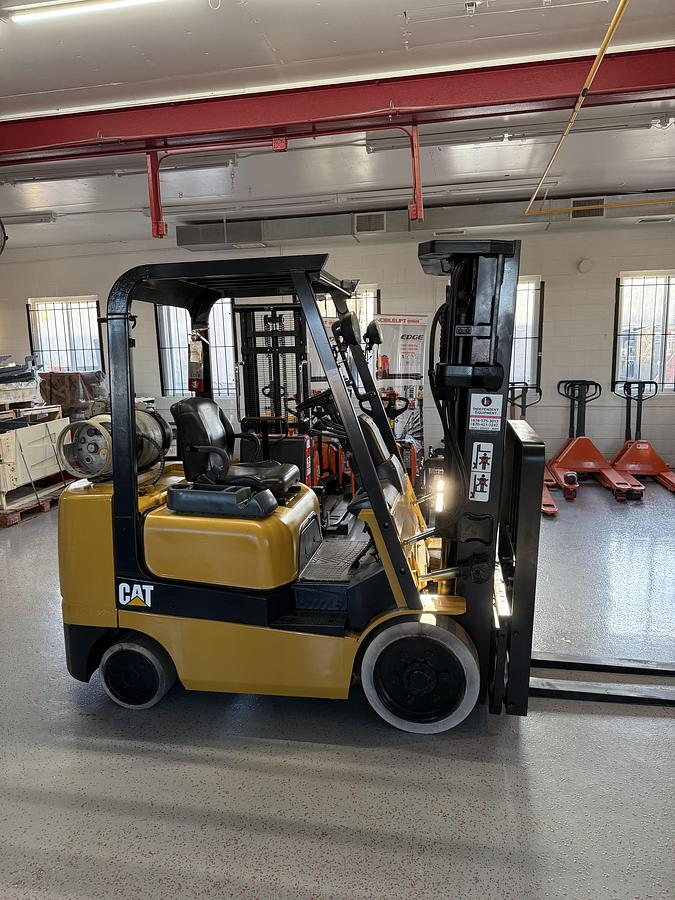 Used CATERPILLAR 5,000lbs Capacity Forklift GC25K