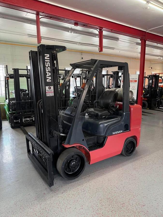 Used Nissan 8,000lbs Capacity cushion tire forklift MCUG1F2F36DV