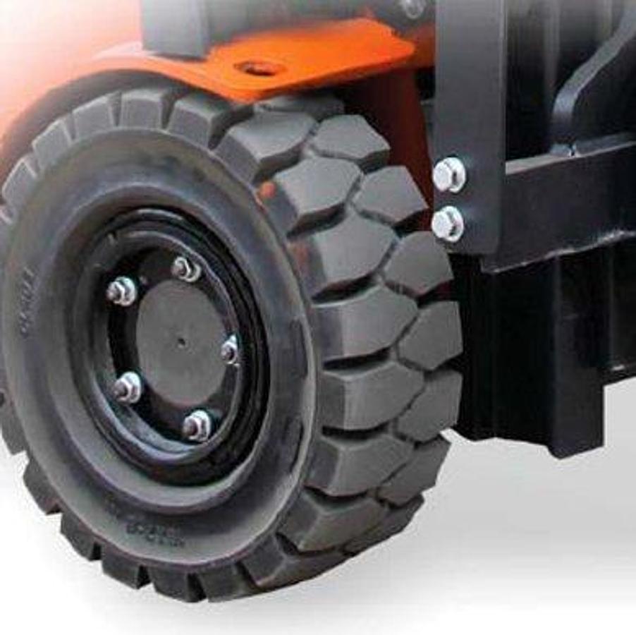 FE3D32N
3,200 lb Capacity
3-Wheel Electric Forklift
157 in (3-Stage) Lift Height
Solid Pneumatic Tires