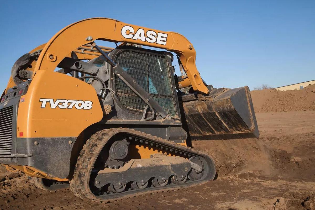 2,400-2,500 lb. Compact Track Loader
