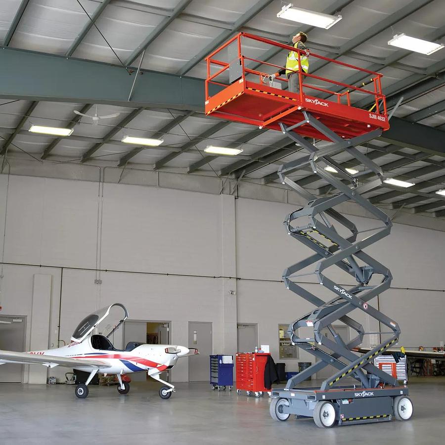 30-35 ft. Scissor Lift, Electric, Wide
