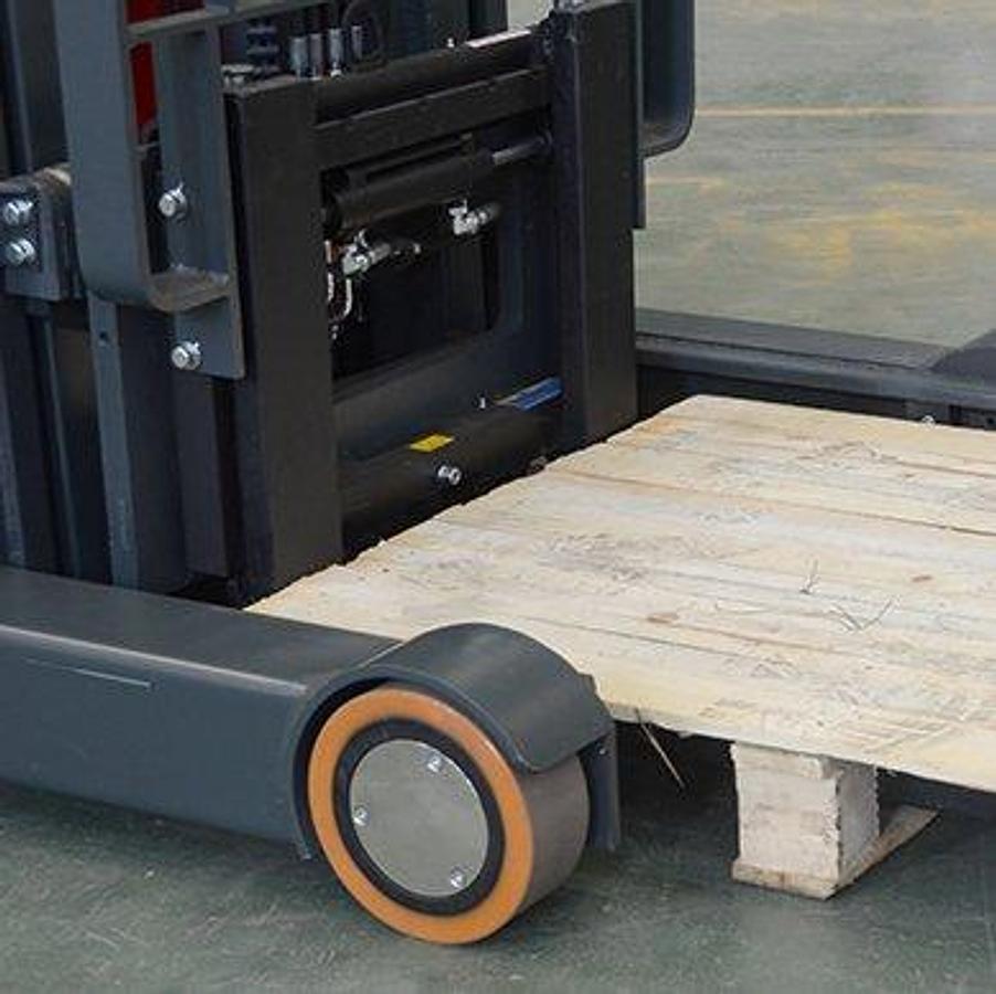 Electric mast reach counter balance stacker - Heavy-duty - Highly productive.