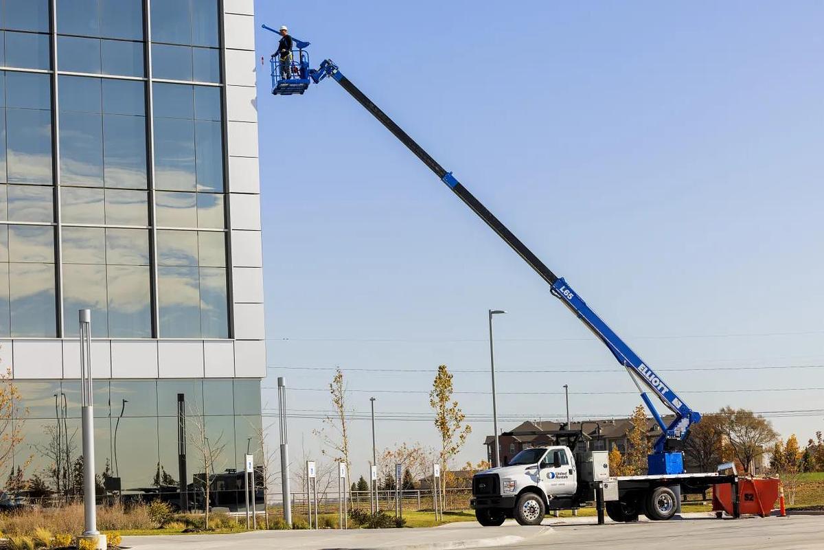 64-65 ft. Bucket Truck, Non-insulated, 2WD
