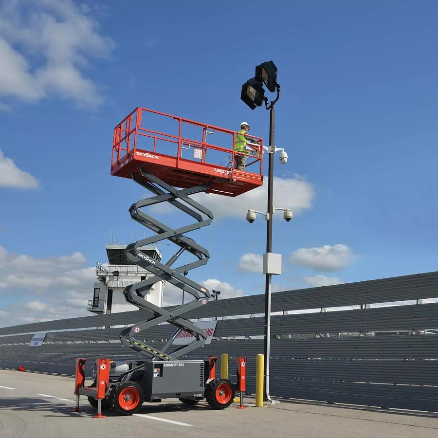 30-35 ft. Rough Terrain Scissor Lift, Gas or Diesel