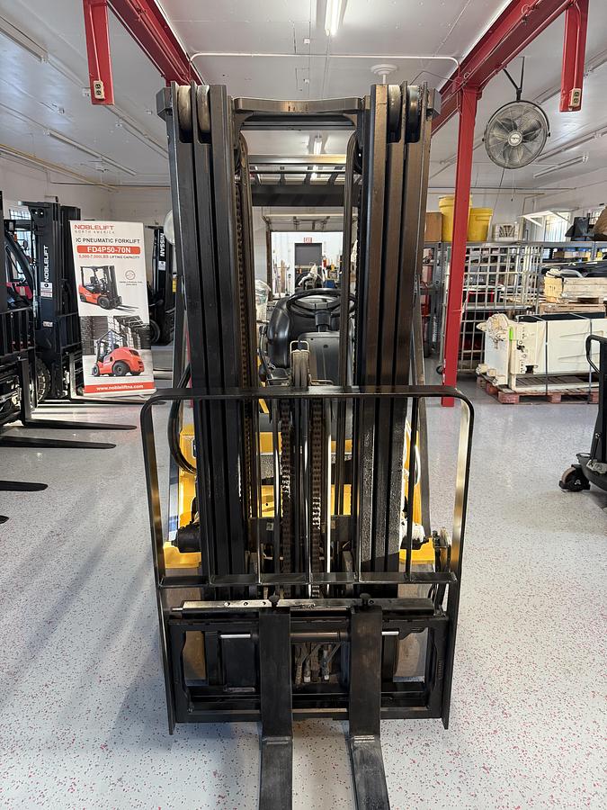 Used CATERPILLAR 5,000lbs Capacity Forklift GC25K