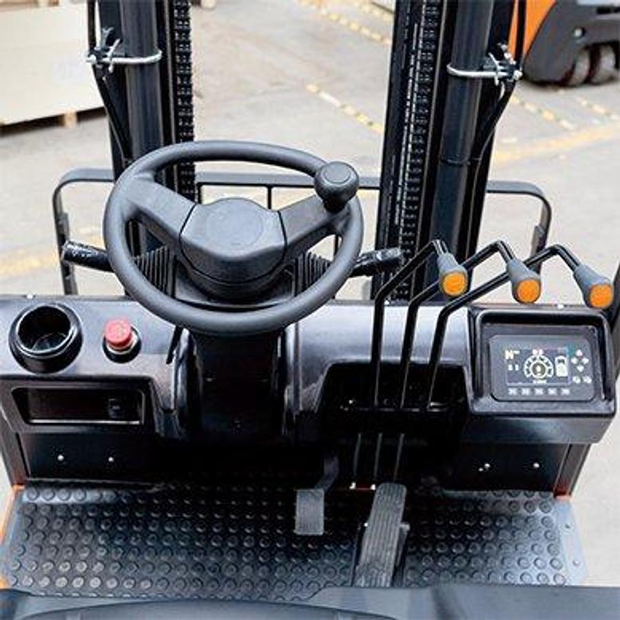 FE4P60Q
6,000 lb Capacity
4-Wheel Lithium-ion Forklift
217 in (3-Stage) Lift Height
Solid Pneumatic Tires