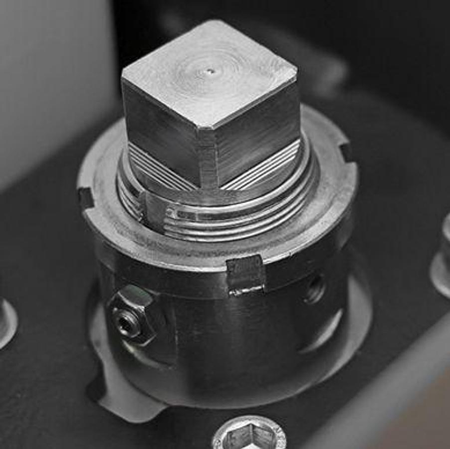 Lithium-ion powered walkie straddle stacker - Light to medium -duty - High productivity.