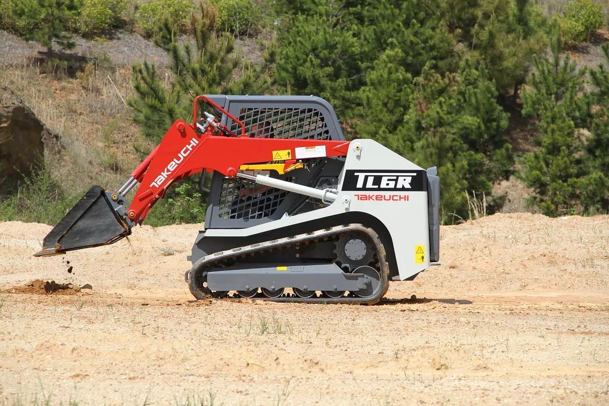 1,800-1,900 lb. Compact Track Loader