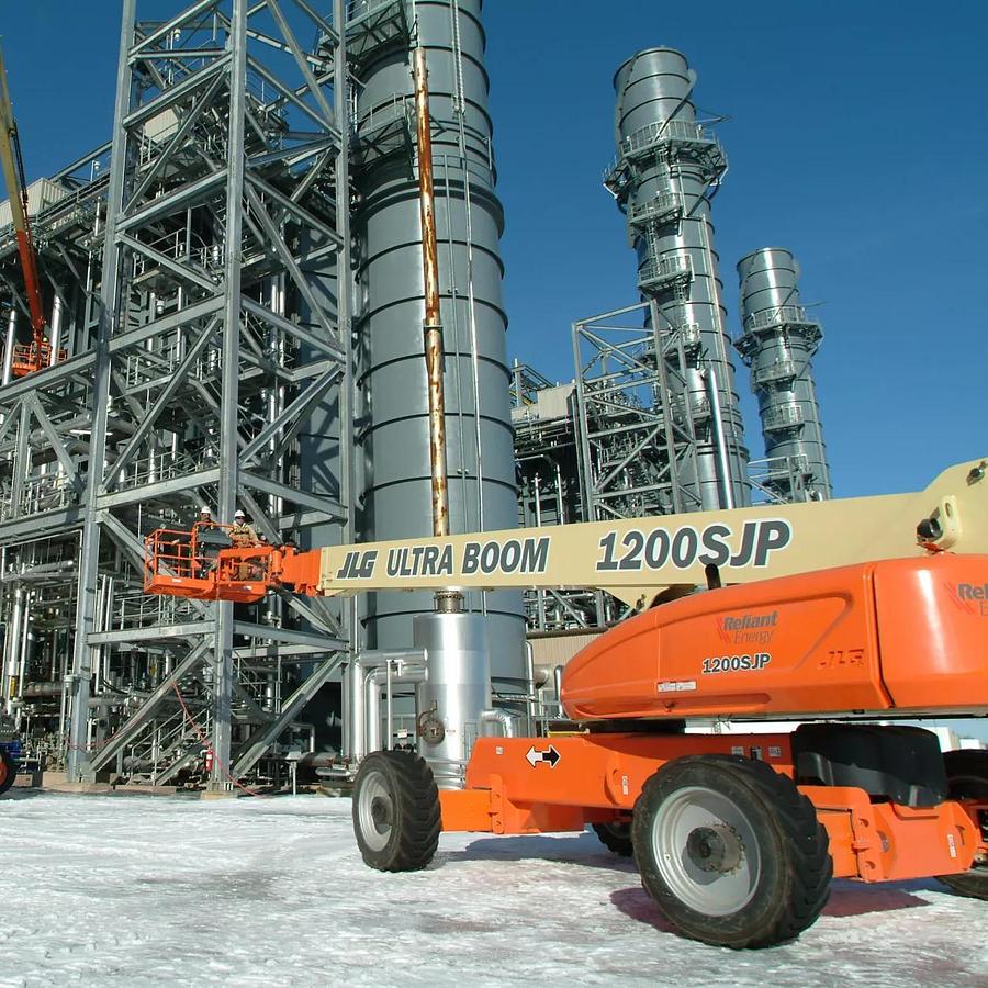 120 ft. Telescopic Boom Lift, Diesel