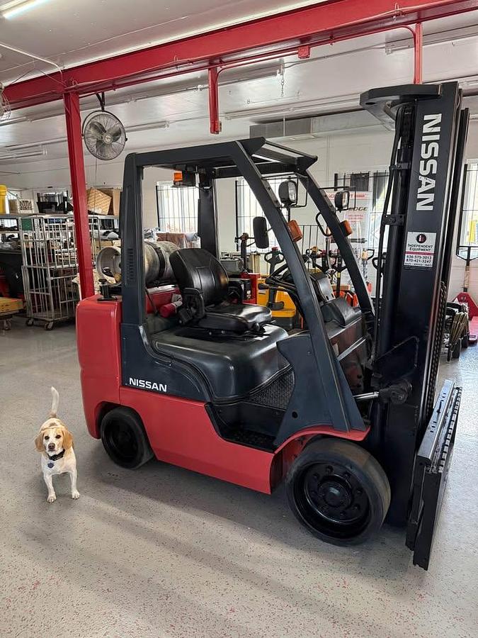 Used Nissan 8,000lbs Capacity cushion tire forklift MCUG1F2F36DV