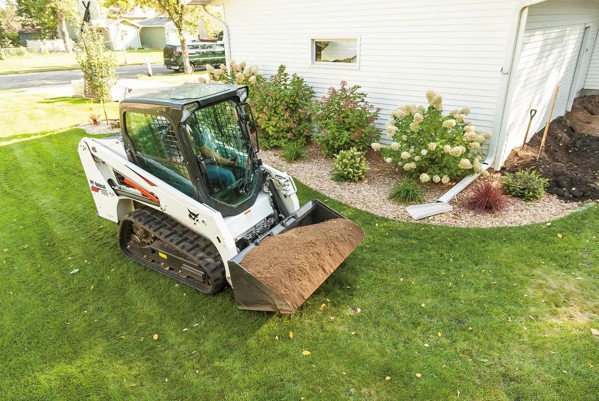 1,400-1,600 lb. Compact Track Loader