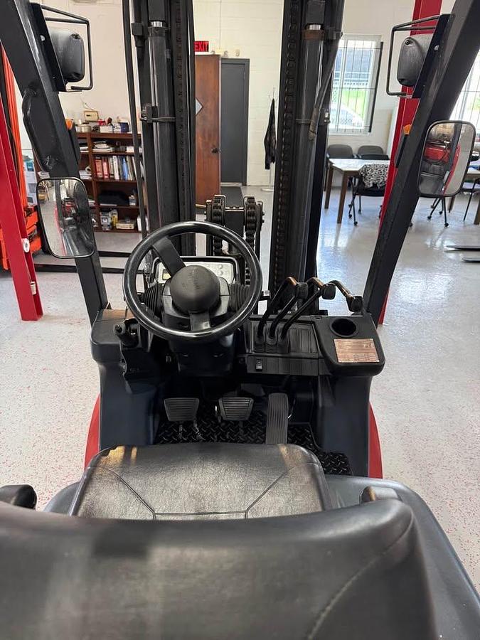 Used Nissan 8,000lbs Capacity cushion tire forklift MCUG1F2F36DV